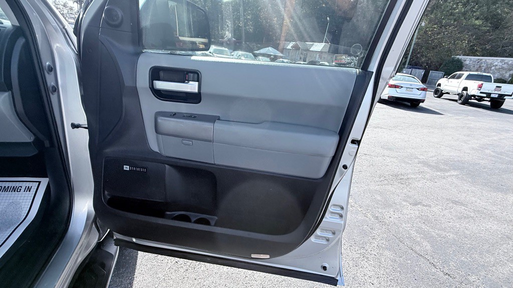 2013 Toyota Sequoia Image 28