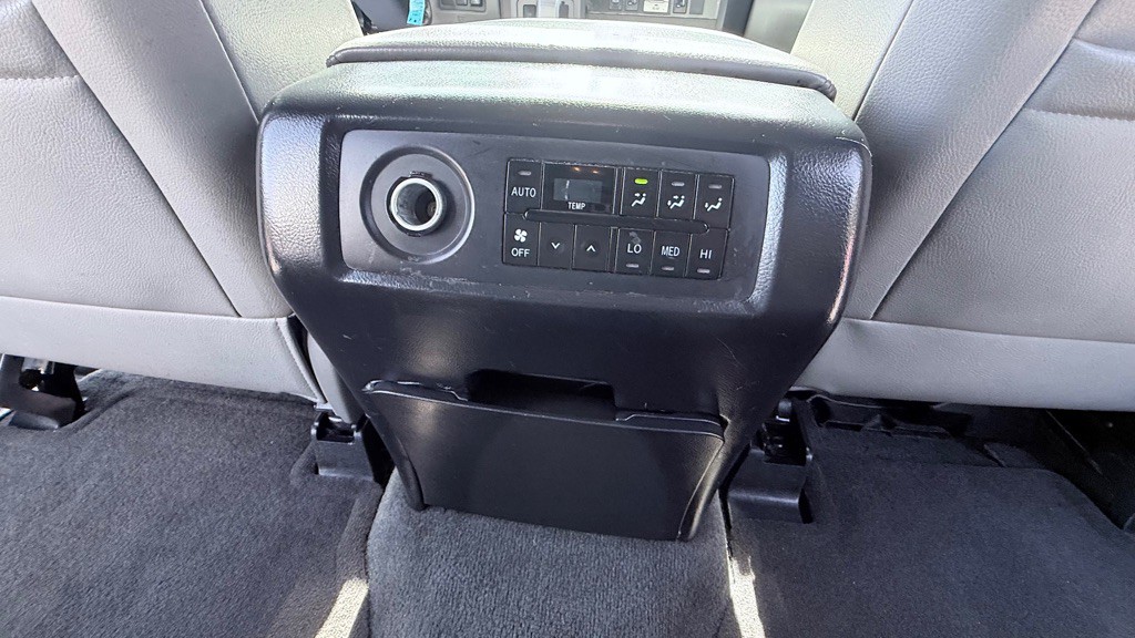 2013 Toyota Sequoia Image 29