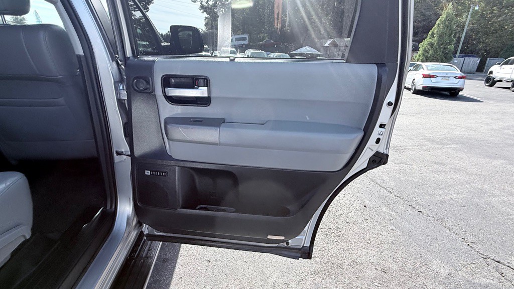 2013 Toyota Sequoia Image 30