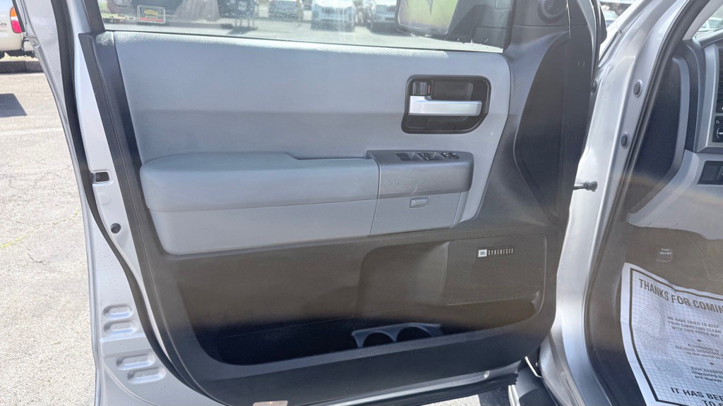 2013 Toyota Sequoia Image 31