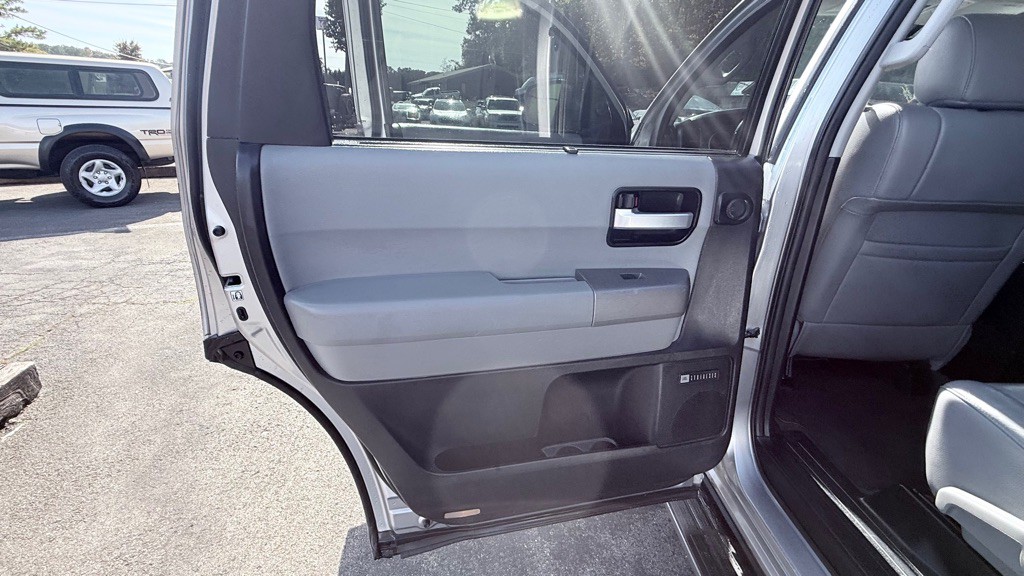 2013 Toyota Sequoia Image 32
