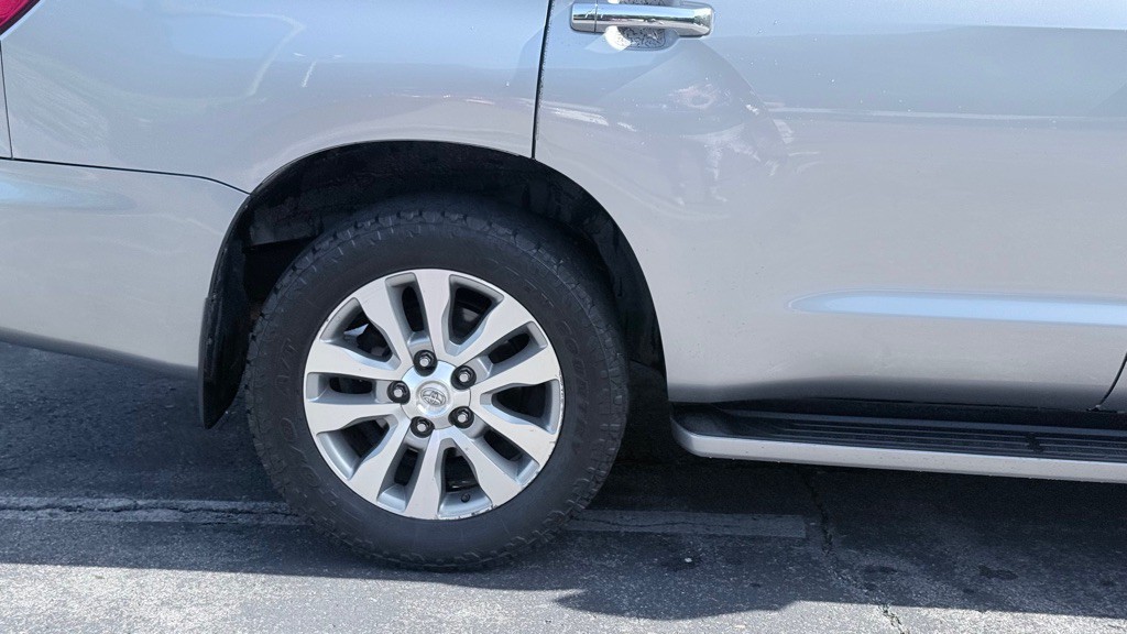 2013 Toyota Sequoia Image 33