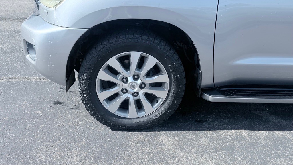 2013 Toyota Sequoia Image 34