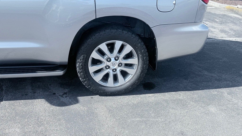 2013 Toyota Sequoia Image 35