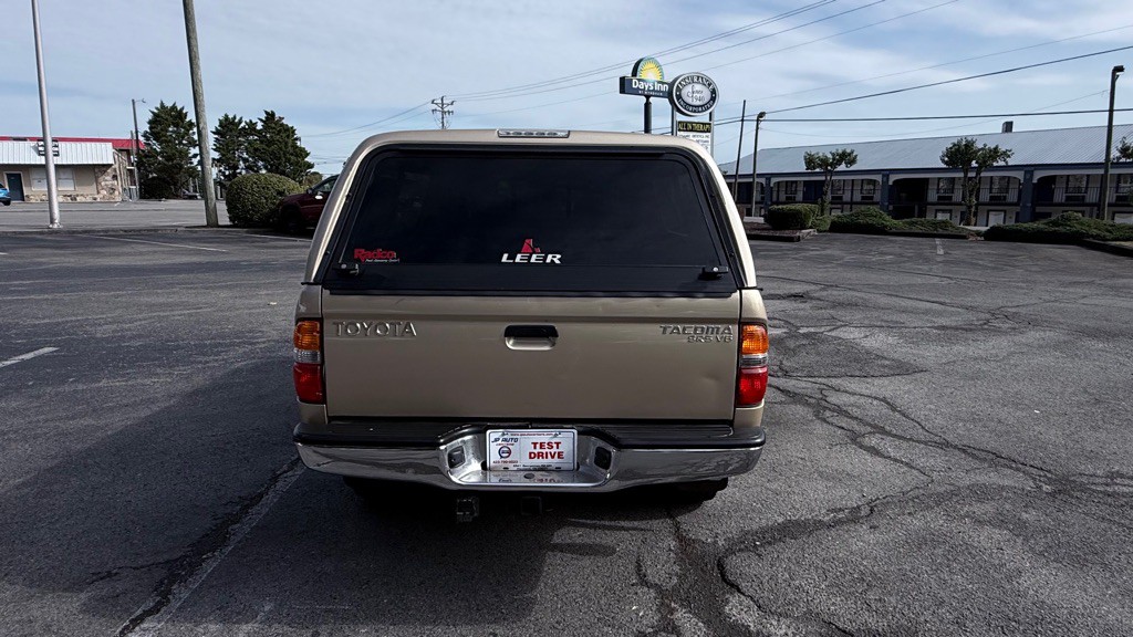 2004 Toyota Tacoma Image 8