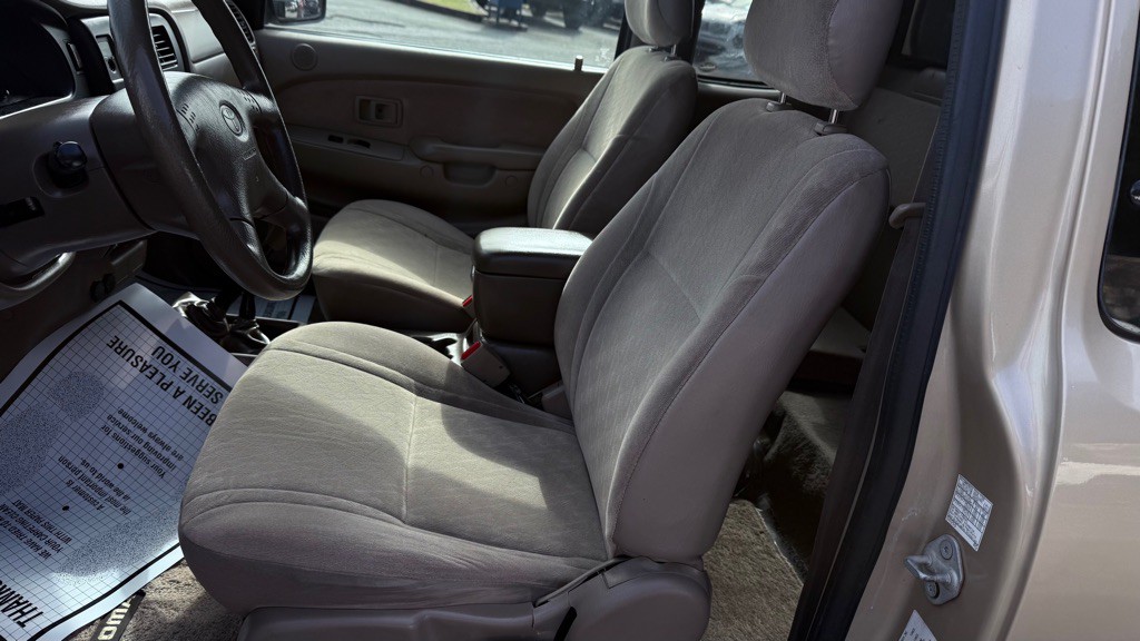 2004 Toyota Tacoma Image 9