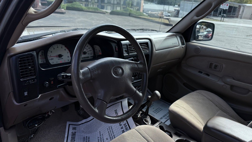 2004 Toyota Tacoma Image 10
