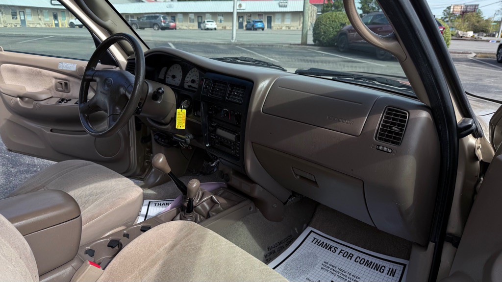 2004 Toyota Tacoma Image 11