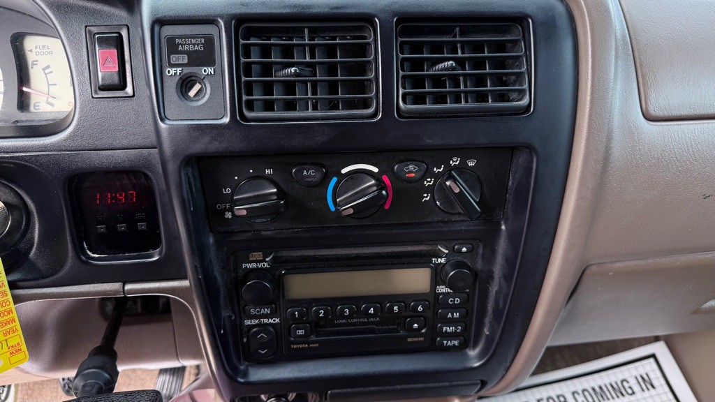 2004 Toyota Tacoma Image 16