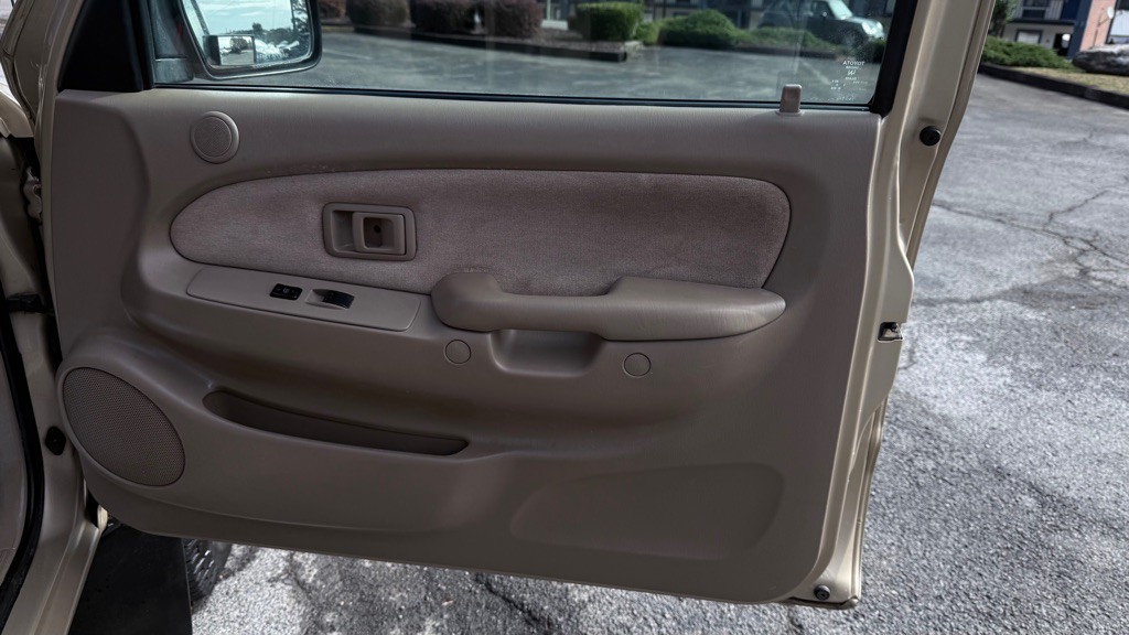 2004 Toyota Tacoma Image 32