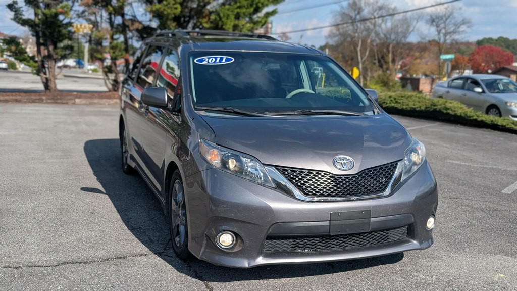 2011 Toyota Sienna Image 1
