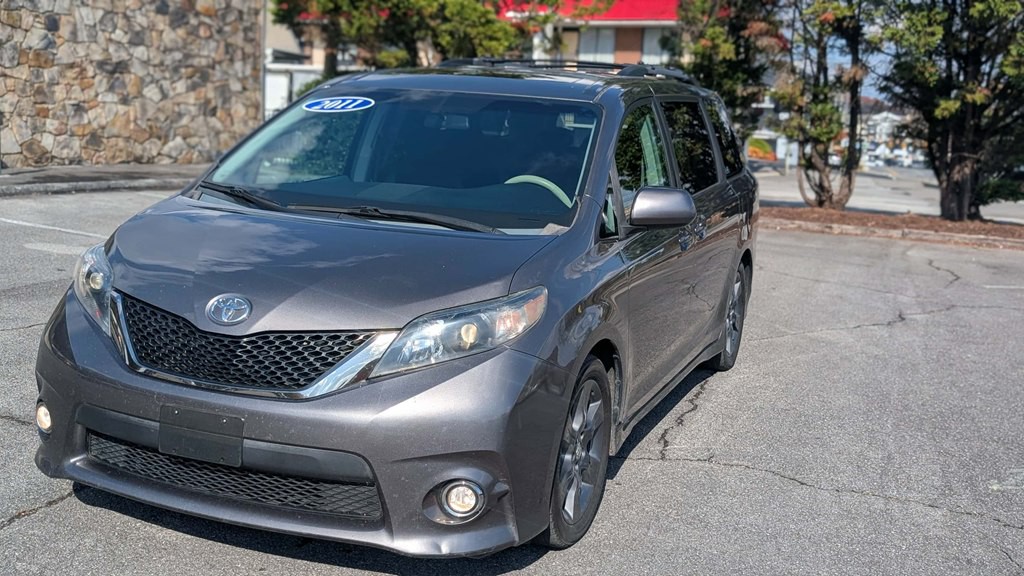 2011 Toyota Sienna Image 3
