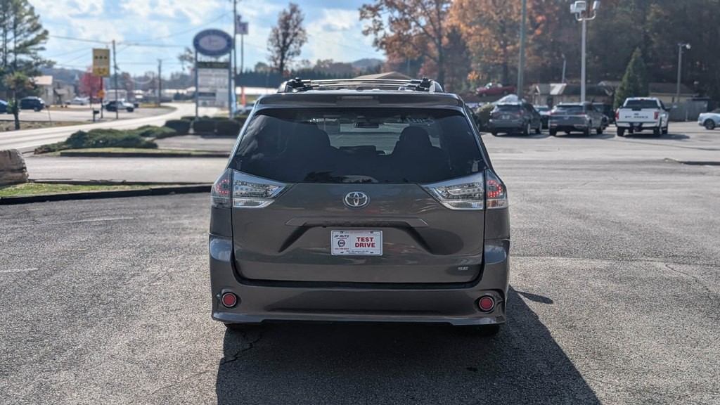 2011 Toyota Sienna Image 6