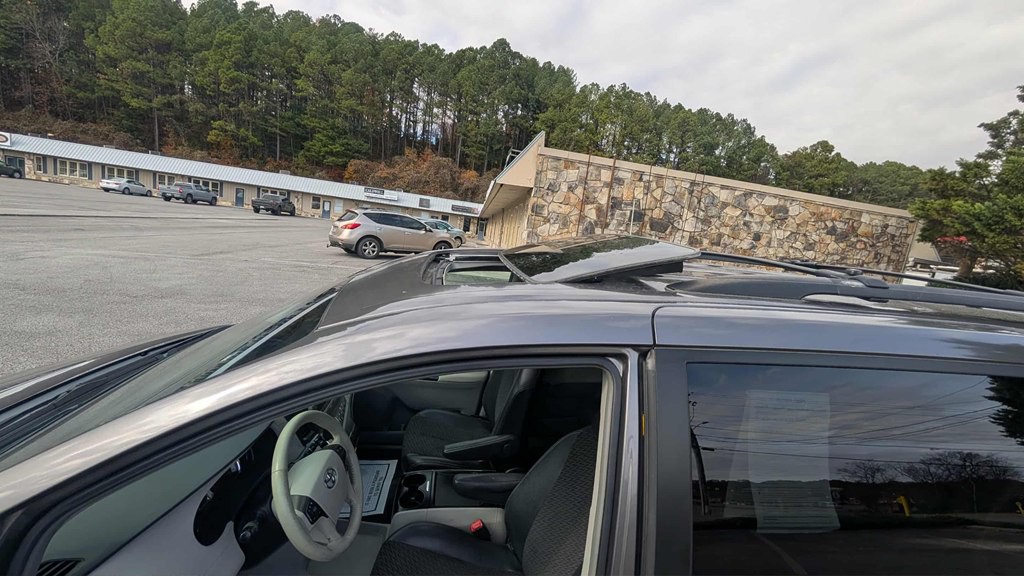 2011 Toyota Sienna Image 8