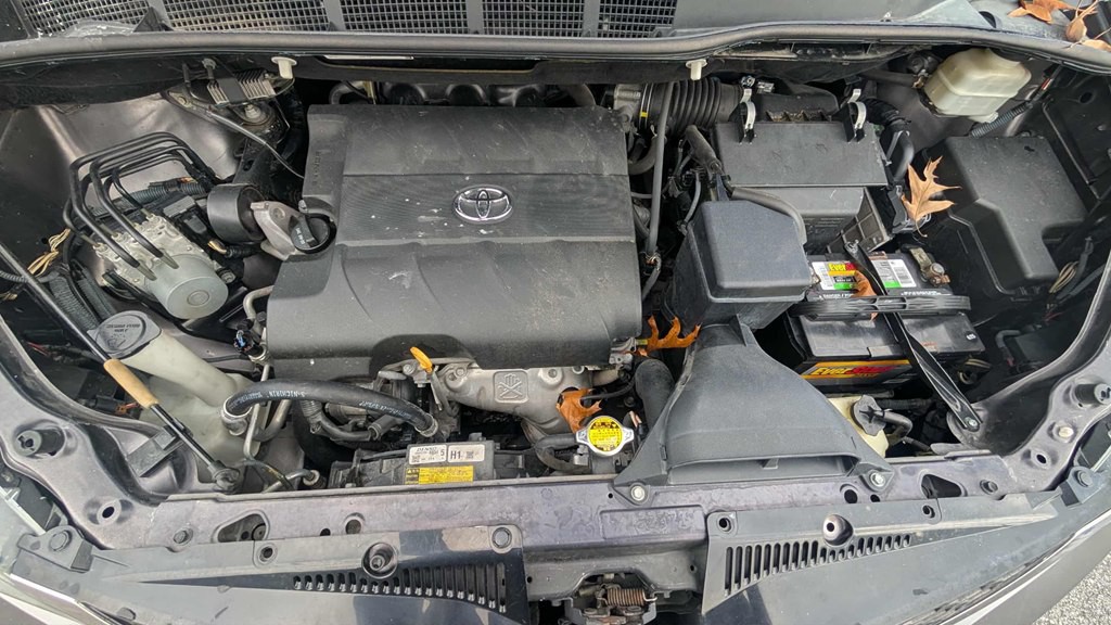2011 Toyota Sienna Image 16