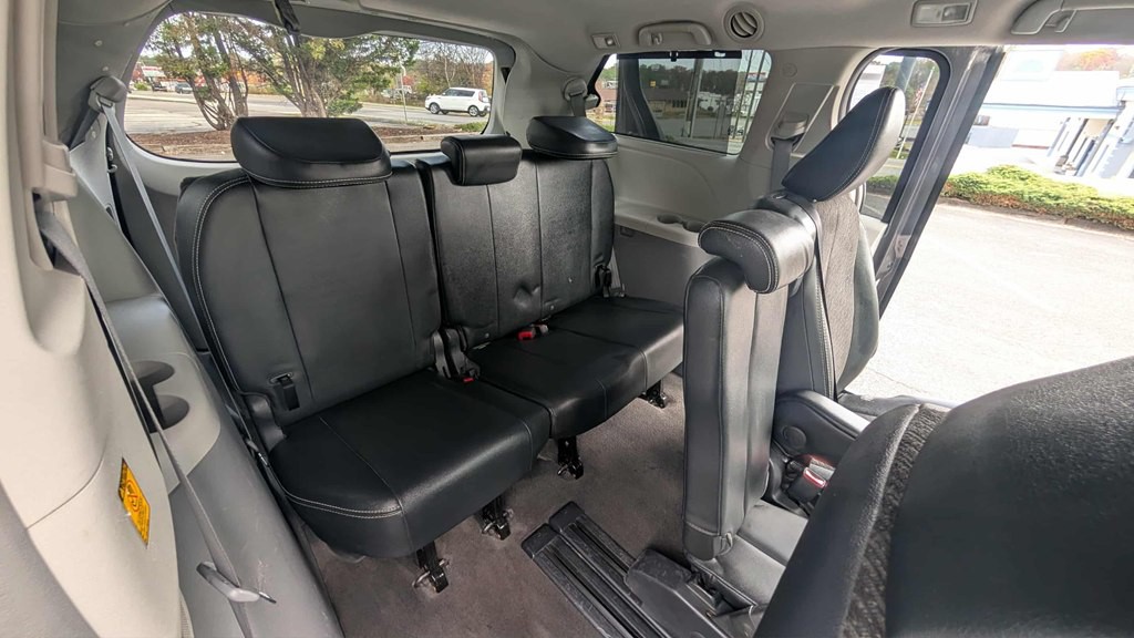 2011 Toyota Sienna Image 18