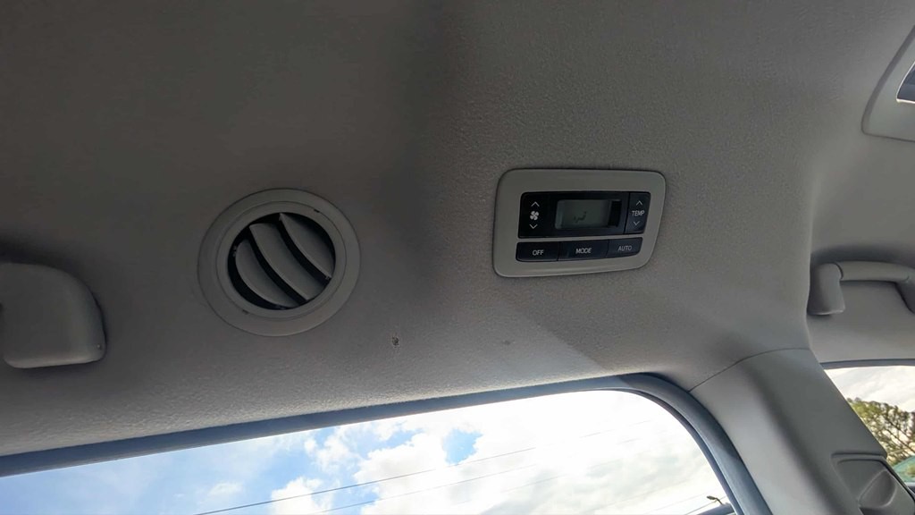 2011 Toyota Sienna Image 19