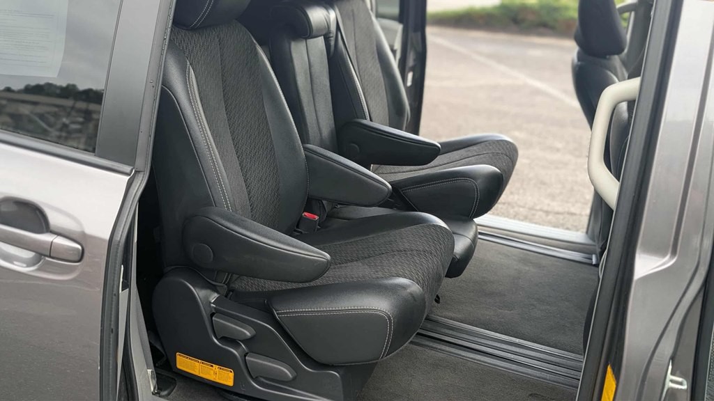 2011 Toyota Sienna Image 20