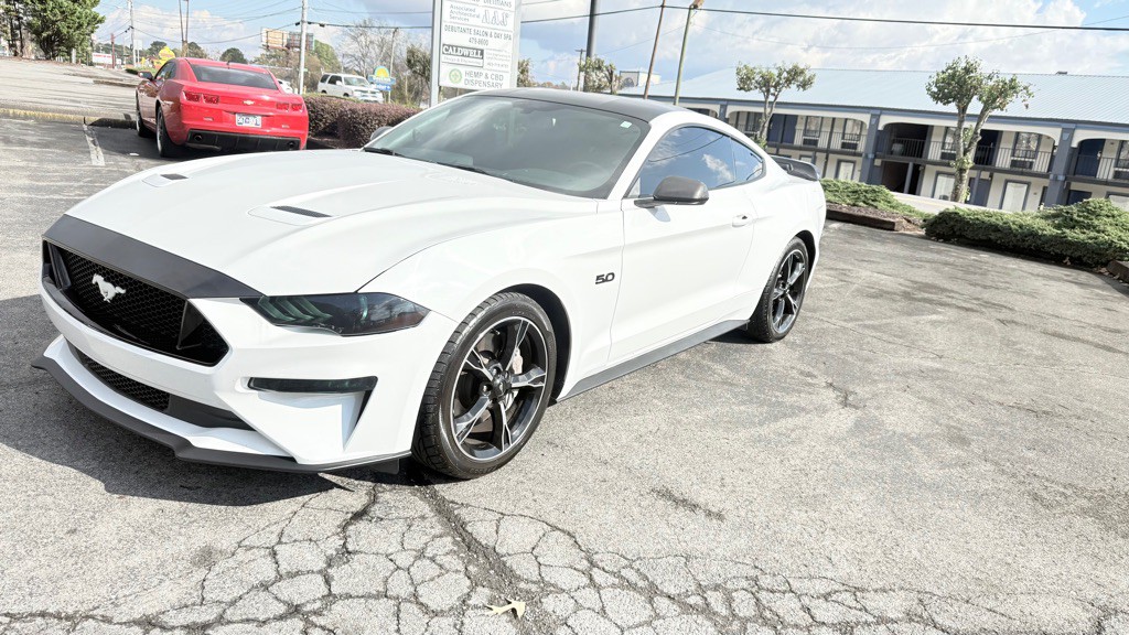 2019 Ford Mustang Image 1