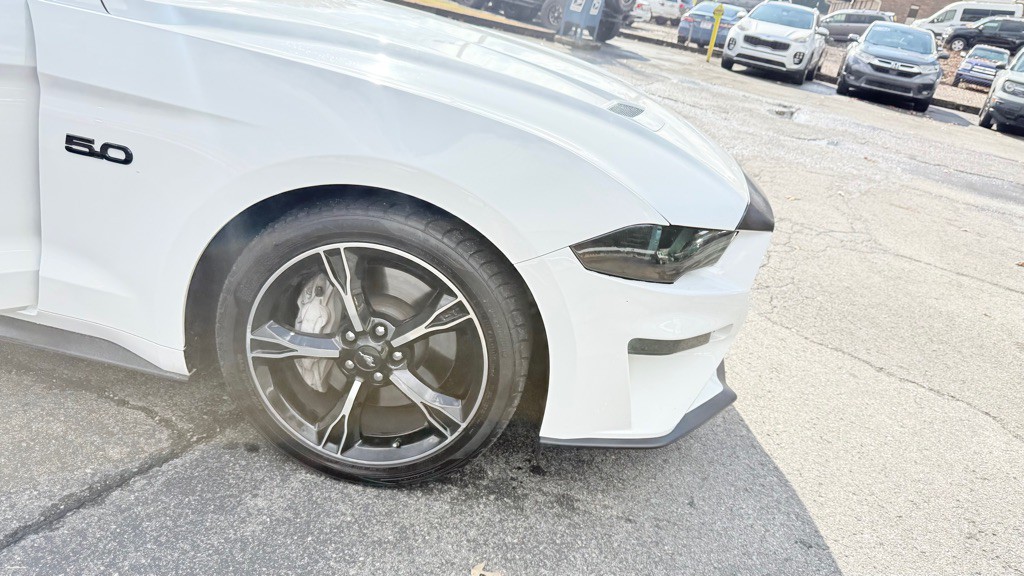 2019 Ford Mustang Image 17