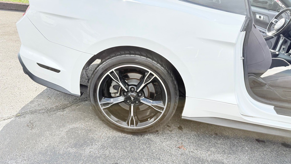 2019 Ford Mustang Image 25