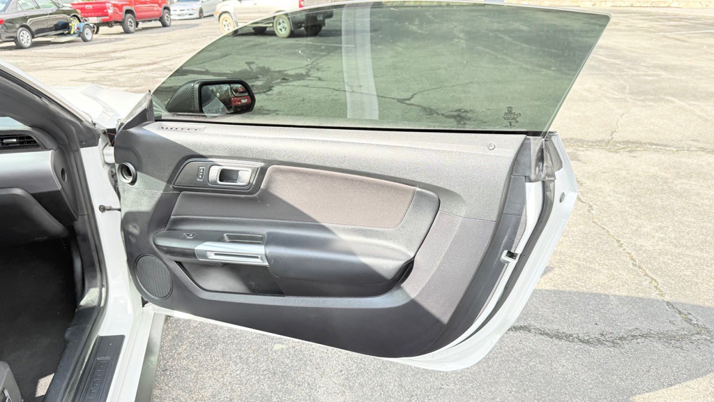 2019 Ford Mustang Image 28