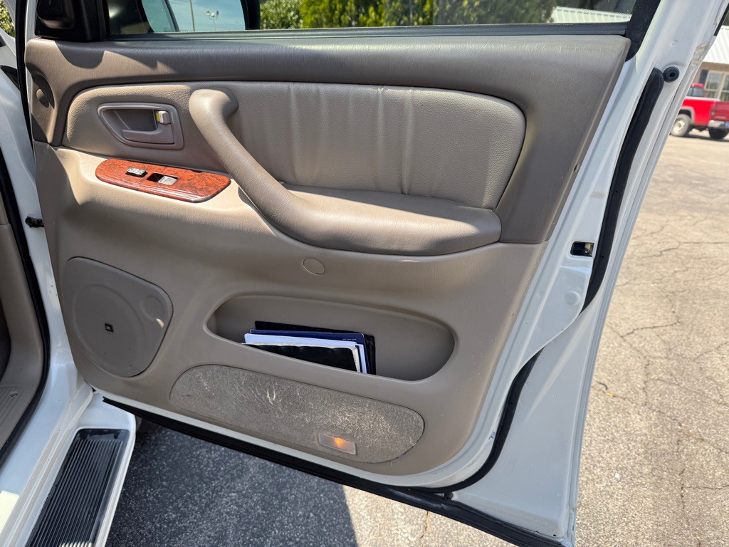 2006 Toyota Sequoia Image 16