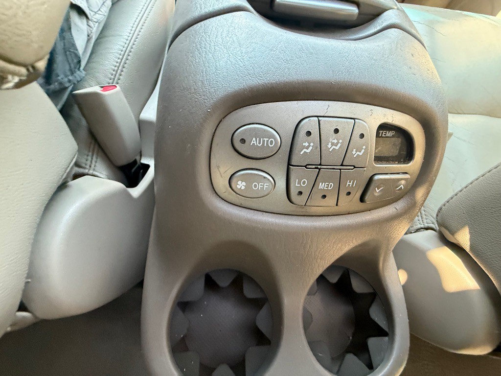 2006 Toyota Sequoia Image 36