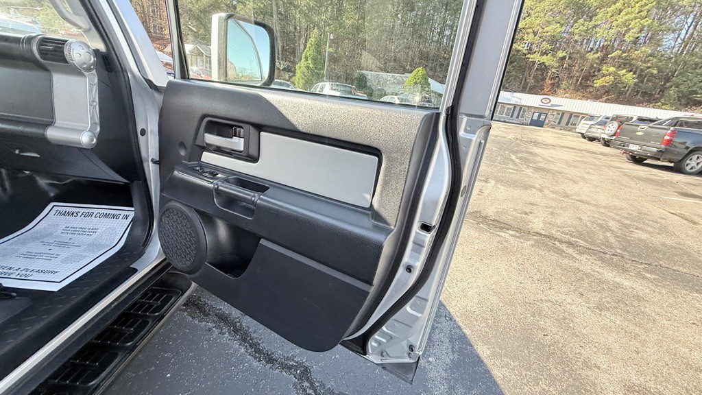 2007 Toyota FJ Cruiser Image 25