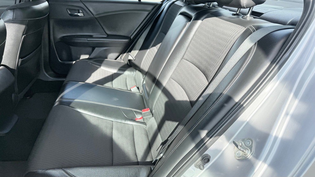 2016 Honda Accord Image 11