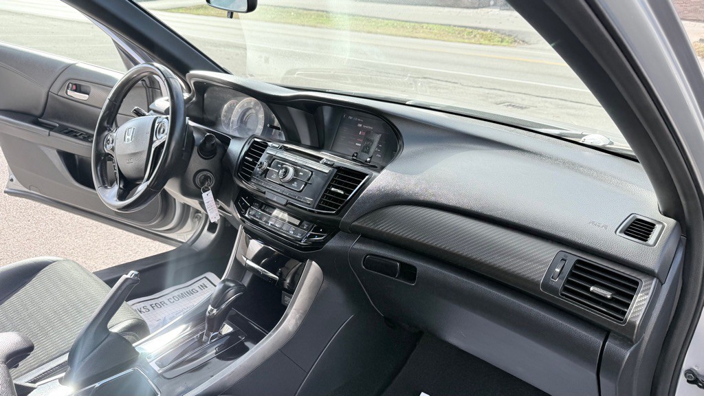 2016 Honda Accord Image 12