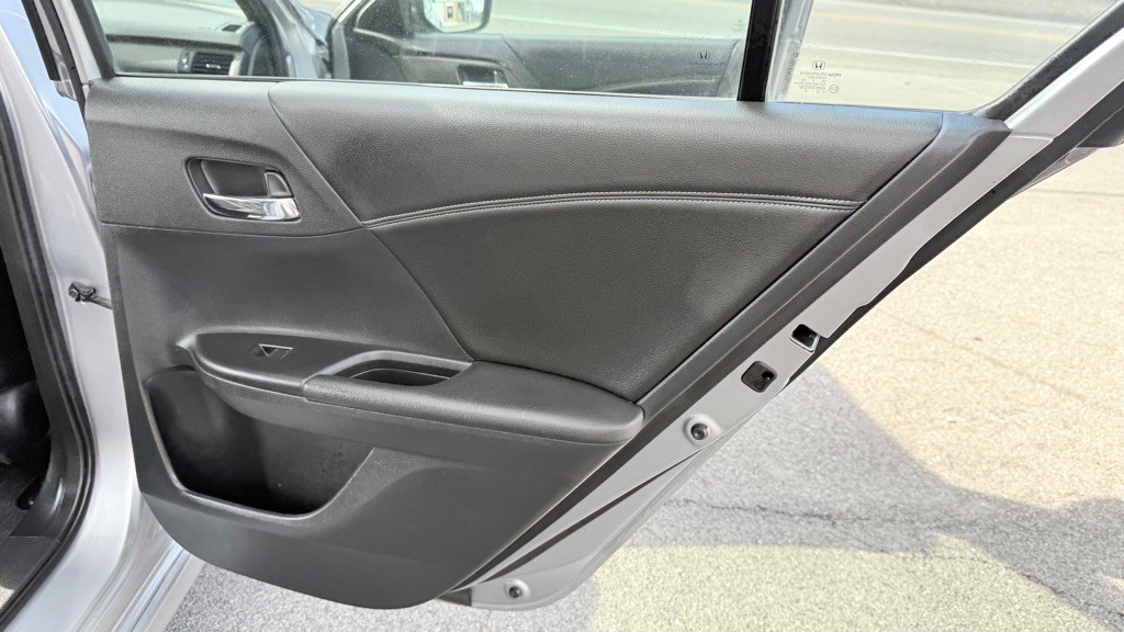 2016 Honda Accord Image 28