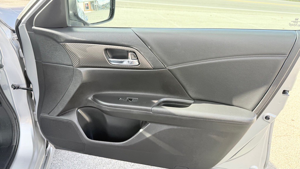 2016 Honda Accord Image 29