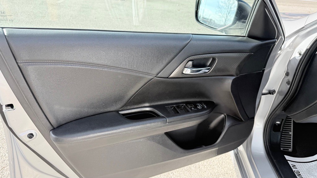 2016 Honda Accord Image 31