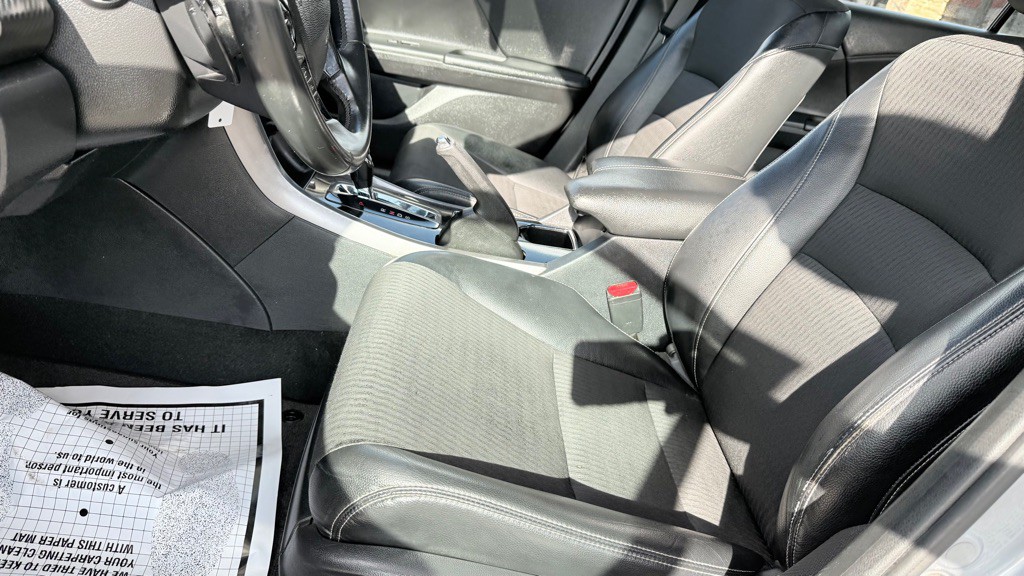 2016 Honda Accord Image 32