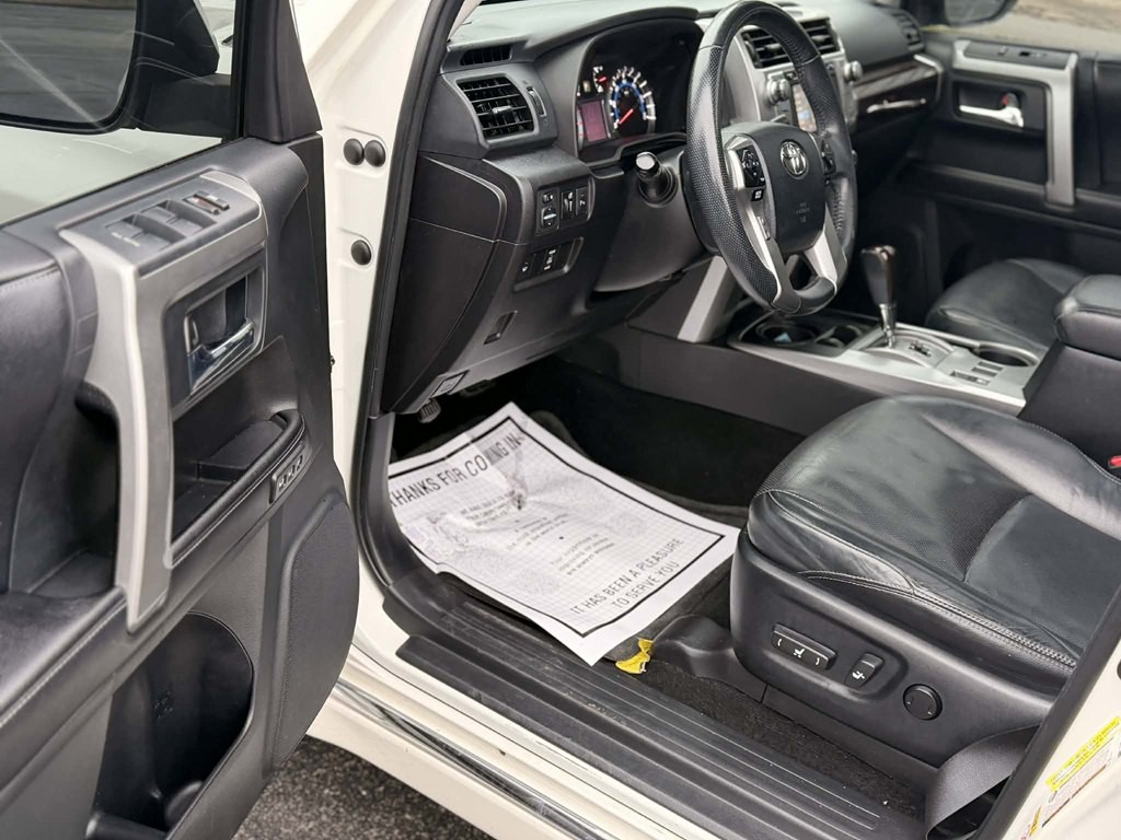 2016 Toyota 4Runner Image 8