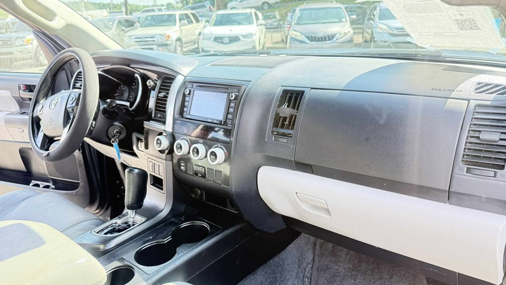 2018 Toyota Sequoia Image 9