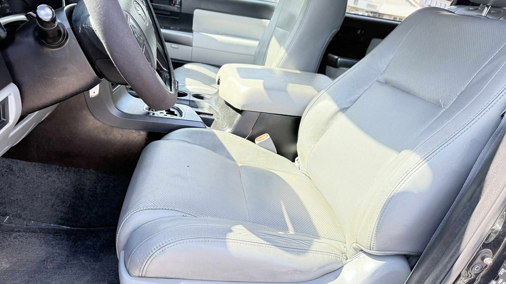 2018 Toyota Sequoia Image 11
