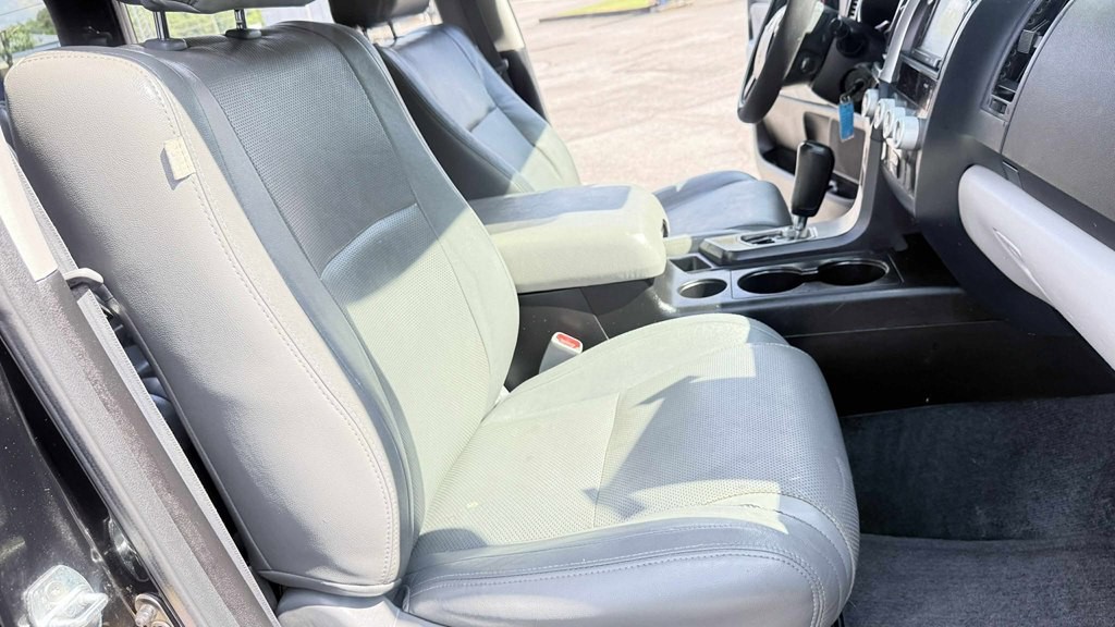 2018 Toyota Sequoia Image 15