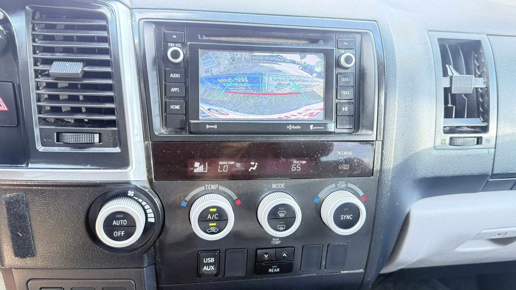 2018 Toyota Sequoia Image 19