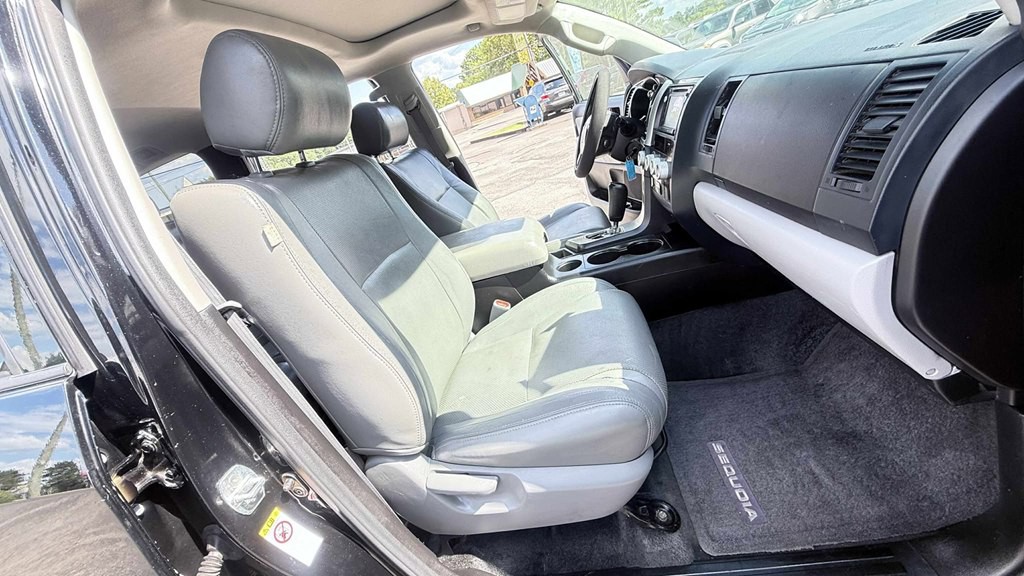 2018 Toyota Sequoia Image 21