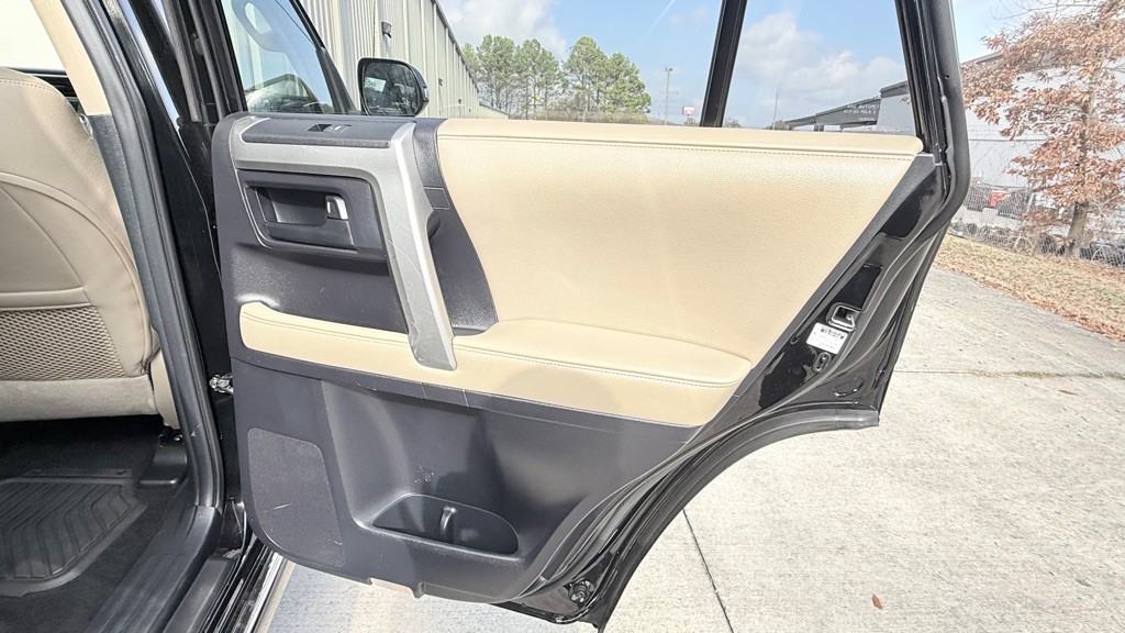 2011 Toyota 4Runner Image 18