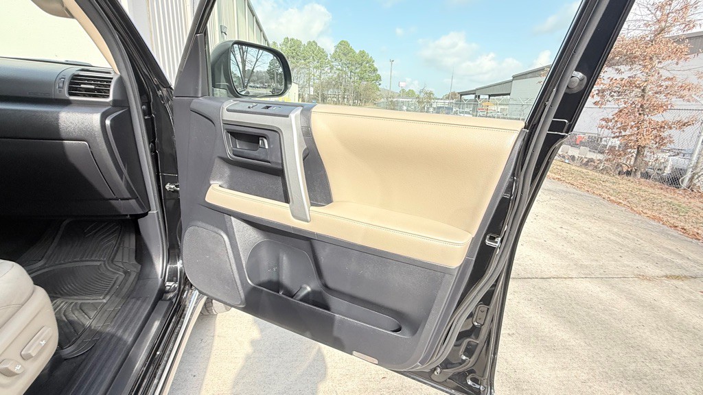 2011 Toyota 4Runner Image 27