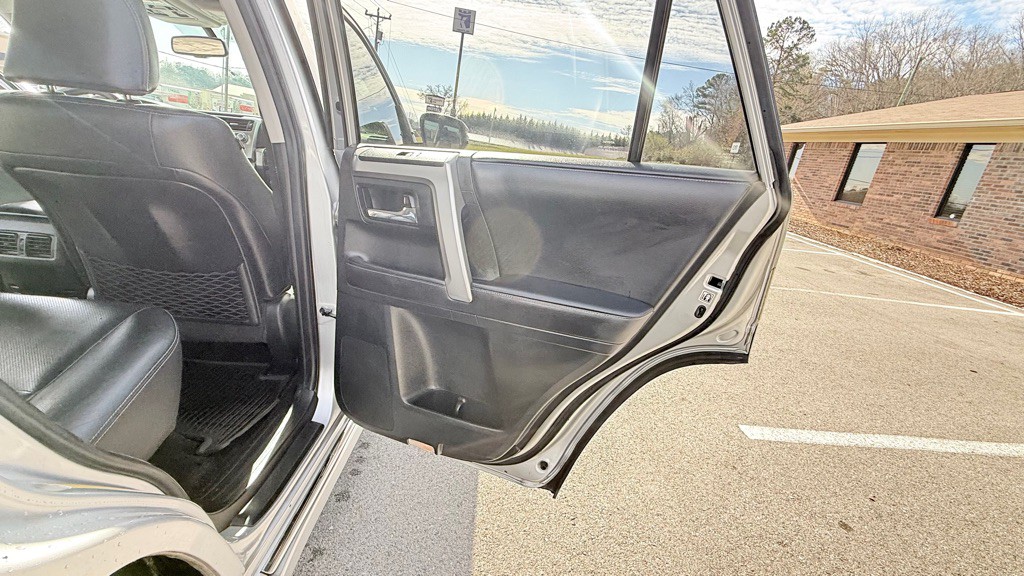 2018 Toyota 4Runner Image 18