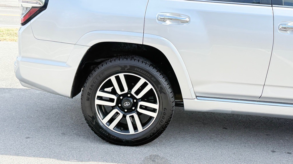 2018 Toyota 4Runner Image 22