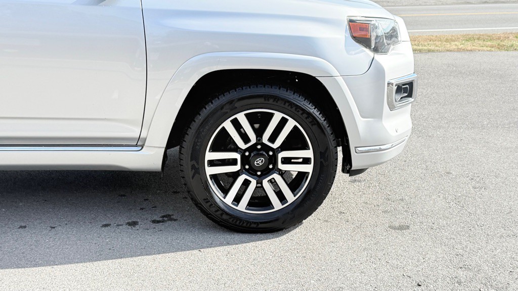 2018 Toyota 4Runner Image 23