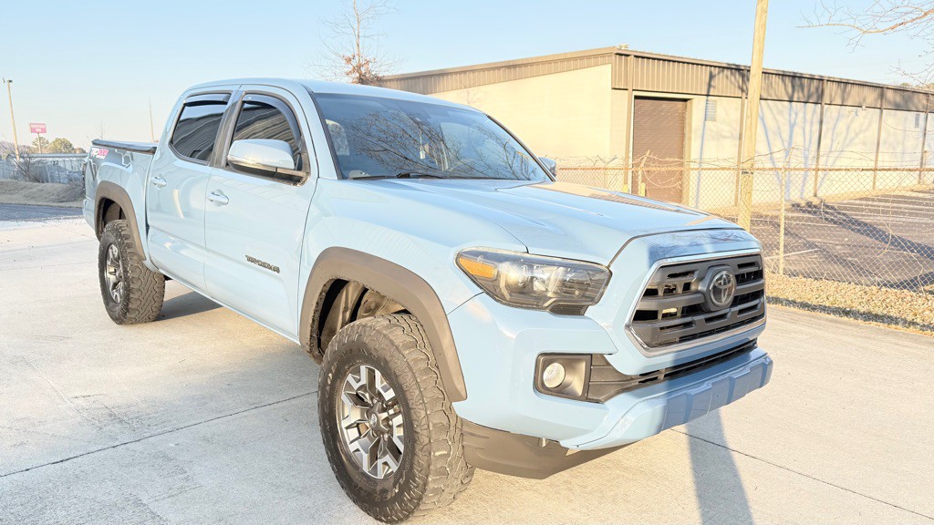 2019 Toyota Tacoma Image 2