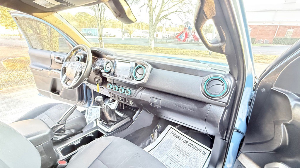 2019 Toyota Tacoma Image 12