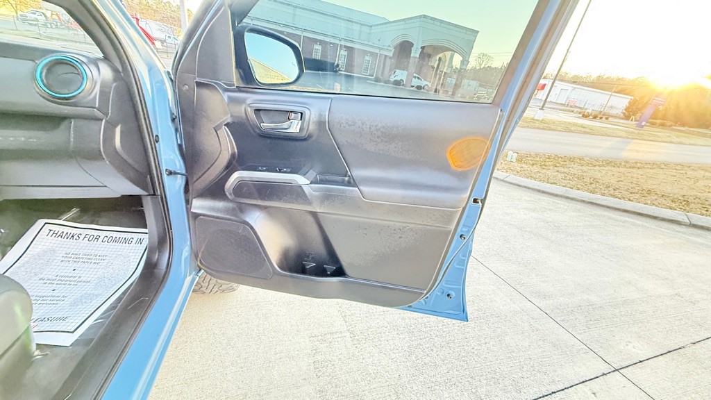 2019 Toyota Tacoma Image 25