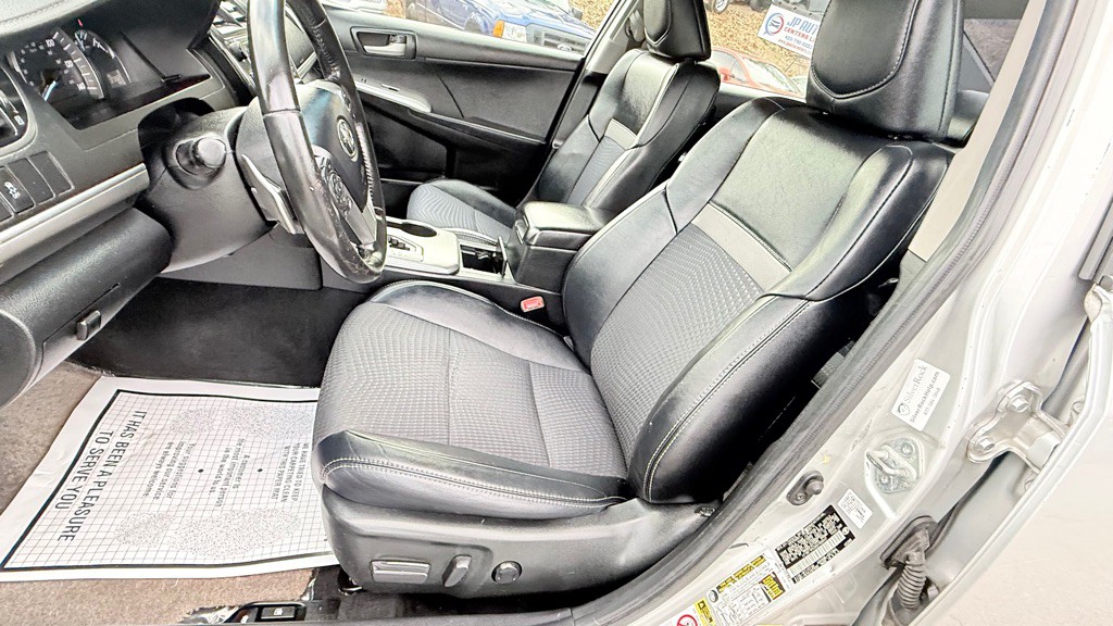 2012 Toyota Camry Image 10